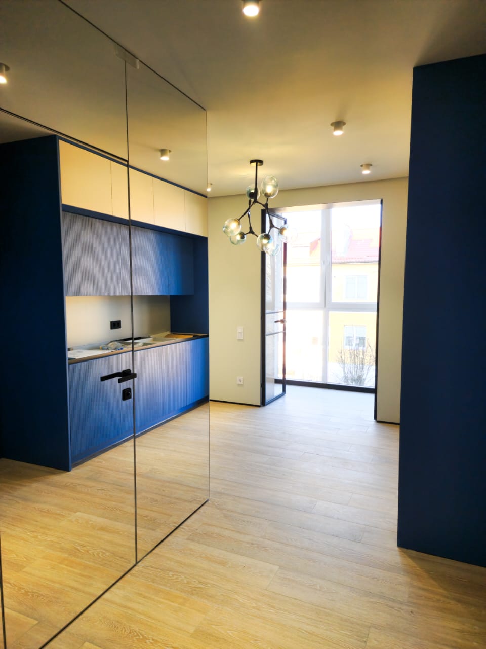 Blaue Apartment-Einrichtung